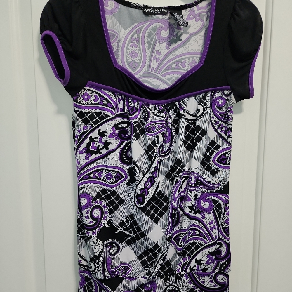 Sixteen purple and black paisley top Sz S